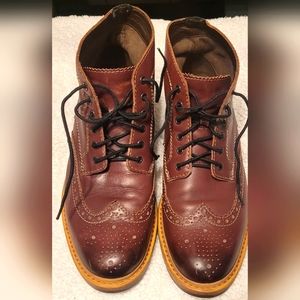 Men's size 9 Clark's cork sole leather wingtip shoes in burgundy